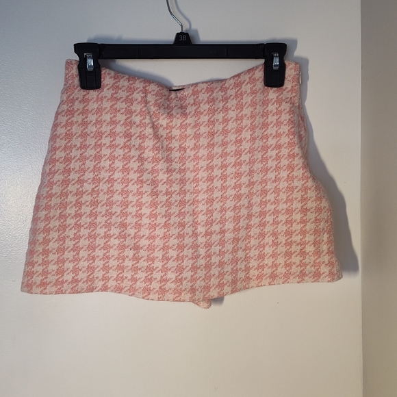 Zara Dresses & Skirts - Zara Pink and White Mini Skirt